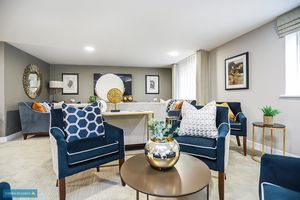 Communal lounge- click for photo gallery